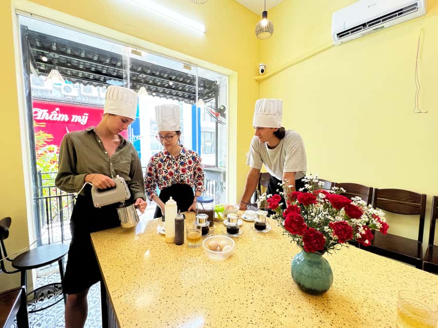 Hanoi: Maya Traditional Cooking Class & Market Tour - The guides make the class work