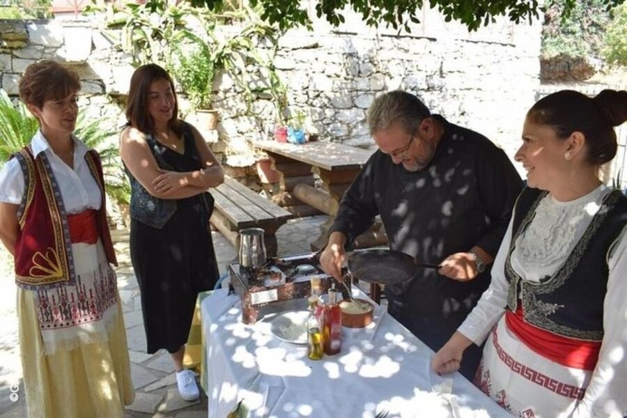 Heraklion: Cretan Cooking Lesson with Lunch in Arolithos - Timing, transport, and group size