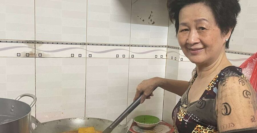 Ho Chi Minh: Local Cooking Class At Auntie's Home - Shopping at Bình Tây Market
