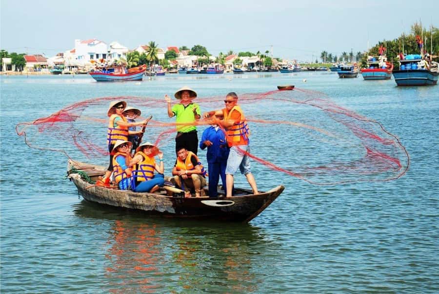 Hoi An: Basket Boat with Lantern-Making & Cooking Class Tour - A day that handles rain reasonably well