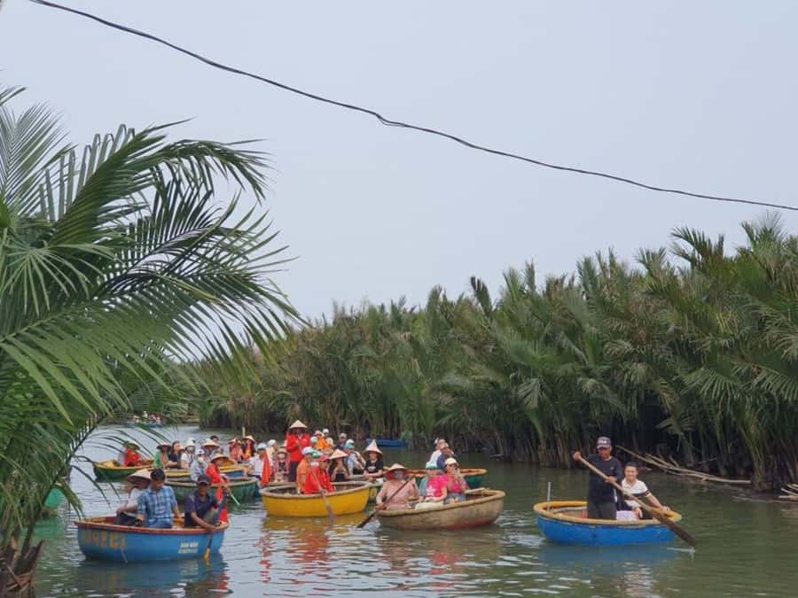 Hoi An: Cooking Class, Local Market & Basket Boat Experience - Crab catching and net throwing are short extras