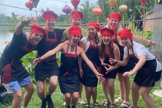 Hoi An Cooking Class(Local market,Basket Boat,Fishing & Cooking) - The market visit: learning what goes into the basket