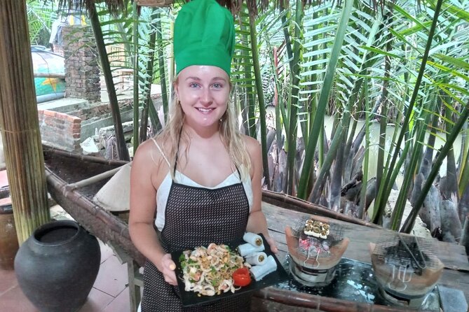 Hoi An Cooking Class(Market,BasketBoat Crabfishing&Cooking Class) - How personal is the instruction?