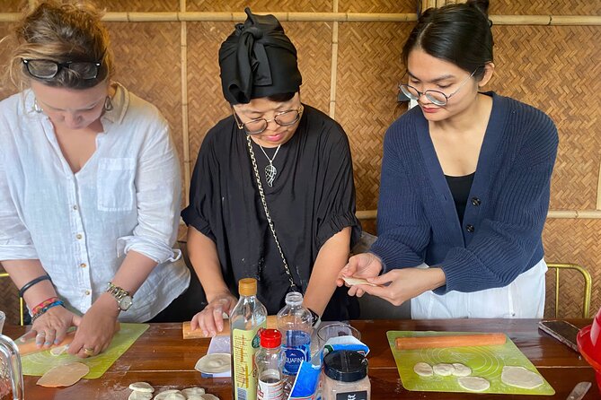Hoi An Cooking Class - Traditional Chinese Dumpling - A garden walk before the cooking begins