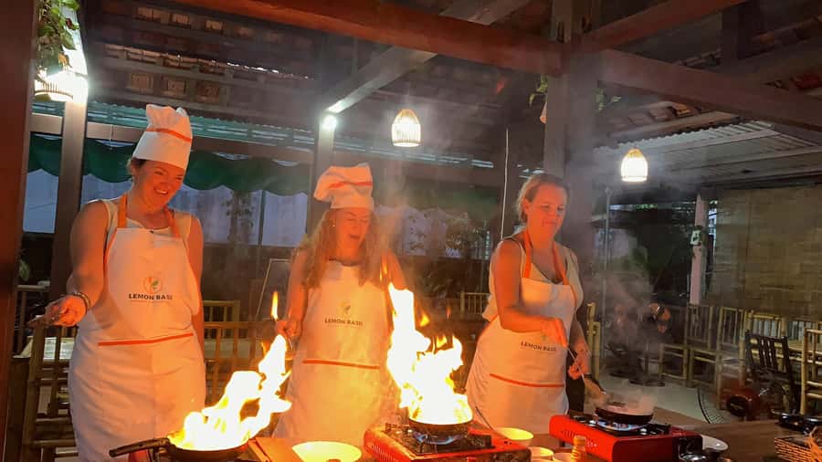 Hoi An : Cooking Class with Phở and Bamboo Basket Boat Tour - Who should book this experience?