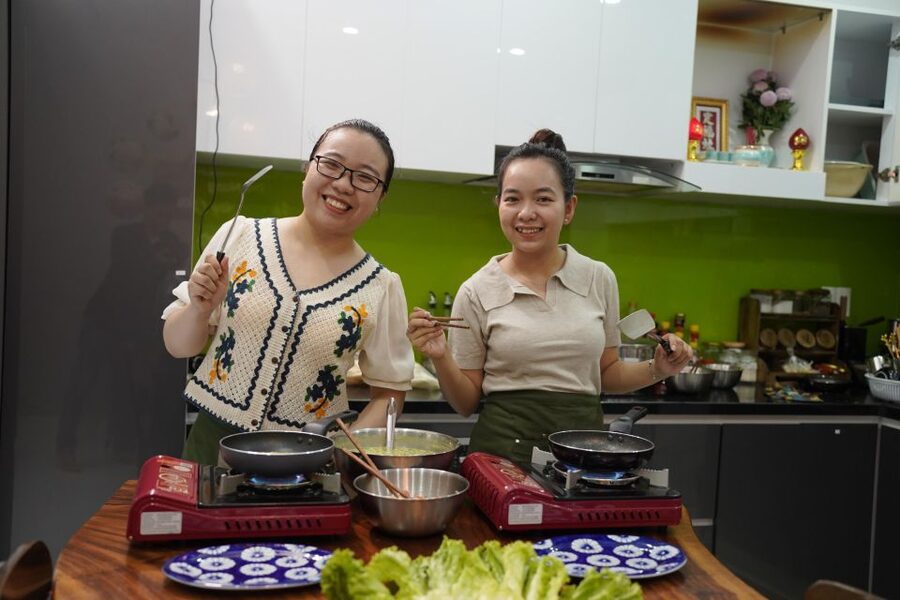Hoi An/Da Nang: Vietnamese Cooking Class with Transportation - The setting and the people