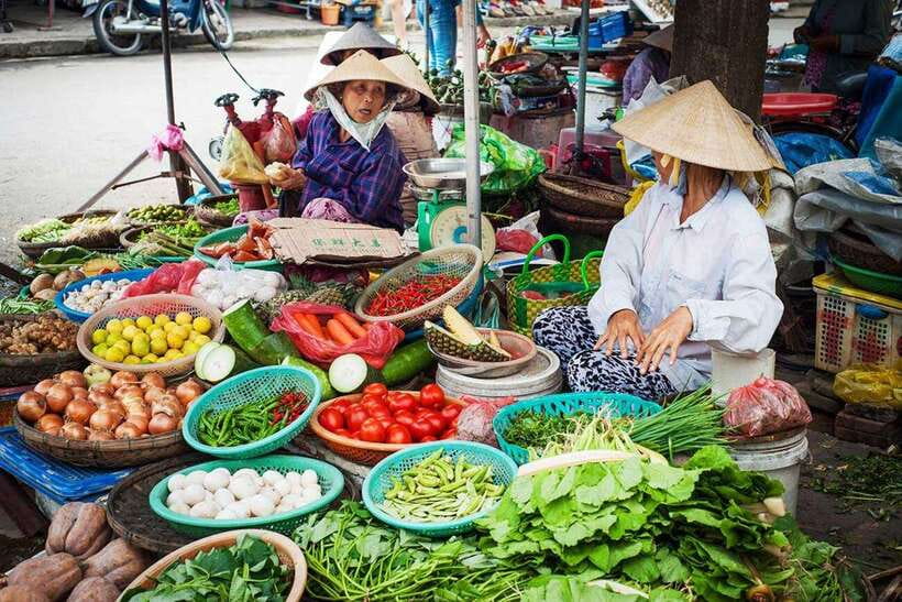 Hoi An: Eco Cooking Class with Market Trip and Basket Boat - Shopping for ingredients in a local market