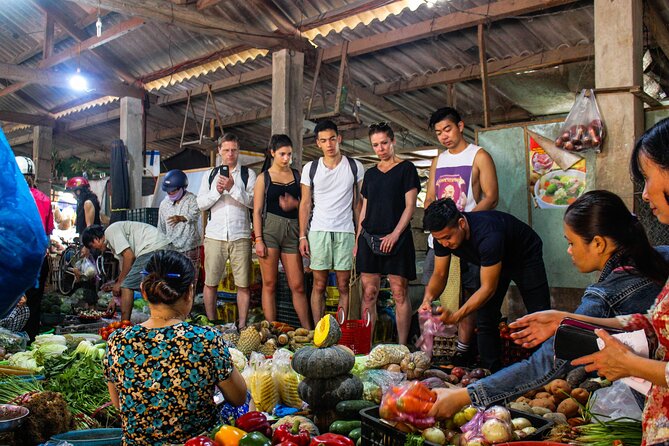 Hoi An Local Market and Vegetable Village Cooking Class - Practical timing and weather advice