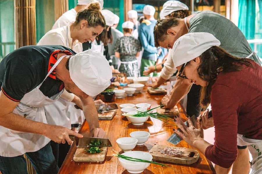 Hoi An: Making Lantern &Cooking Class with Basket Boat Ride - Making a Hoi An lantern by hand