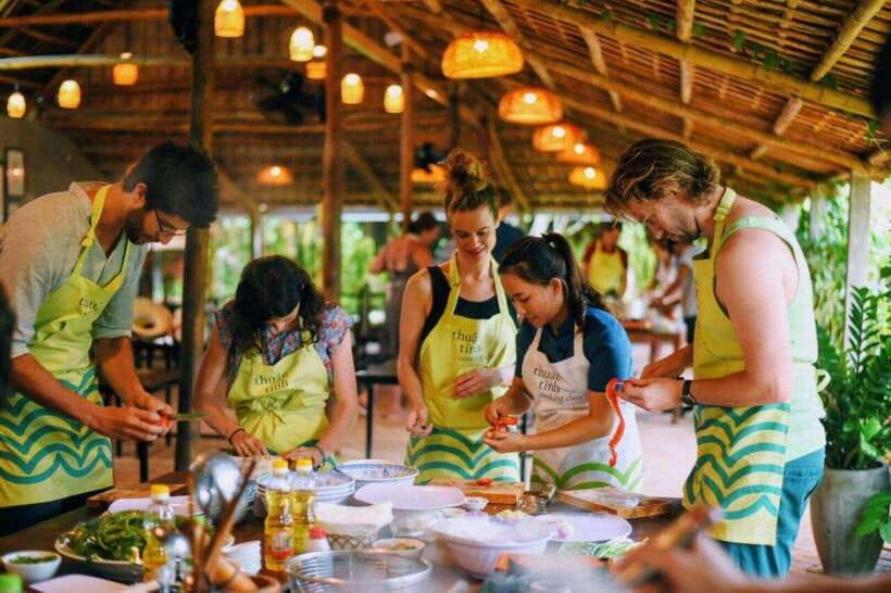 Hoi An : Vietnamese Cooking Class with Phở and Eco Tour - Cooking four dishes with Windy and his sister