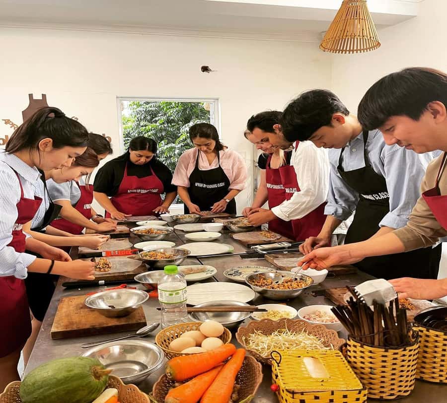 Hue: Home Vegan/Vegetarian Cooking Class with Local Girl - A four-hour rhythm with plenty to eat