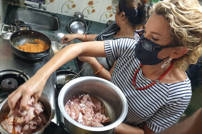 Indian Curry 5-Hour Cooking Classes In Mumbai - Meeting the instructors and hosts