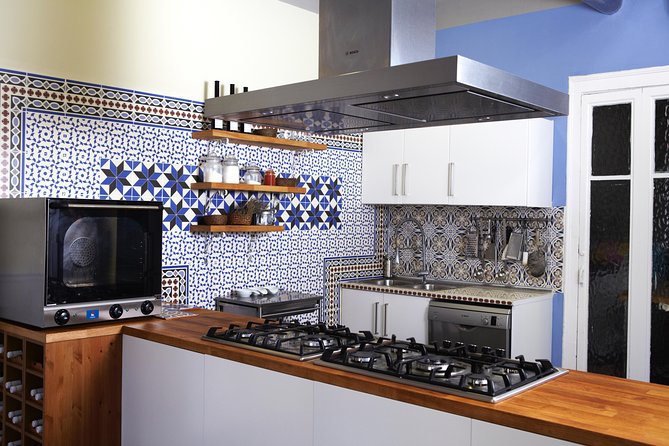 Interactive Paella & Market: Bottomless Wine & Rambla Views - Should You Book Barcelona Cooking?