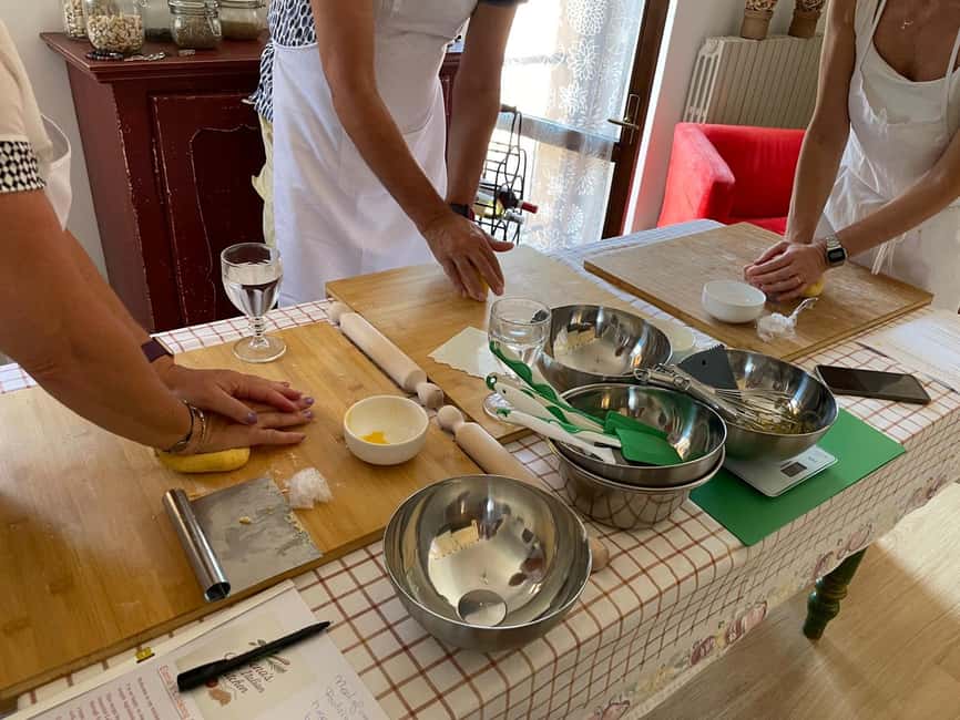 Iseo: Italian cooking class for homemade pasta and traditional desserts - Making spaghetti alla chitarra and tagliatelle