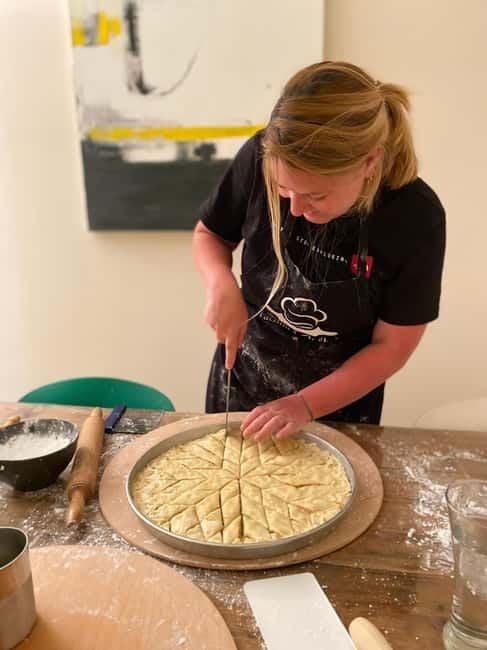 Istanbul: Turkish Baklava Cooking Class with a Local Host - Tea in a Cozy Istanbul Apartment