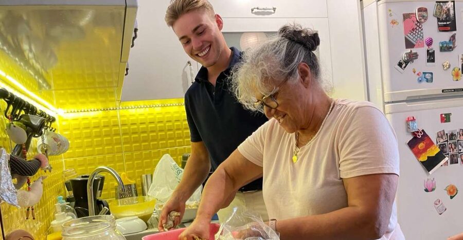 Istanbul: Vegan/Vegetarian Cooking Class with Locals at Home - A Turkish cooking class with a personal address