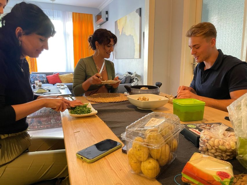 Istanbul: Vegan/Vegetarian Cooking Class with Locals at Home - What happens during the 2.5-hour visit