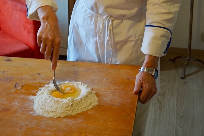 Italian Pasta Cooking Course - From flour and eggs to two pasta shapes