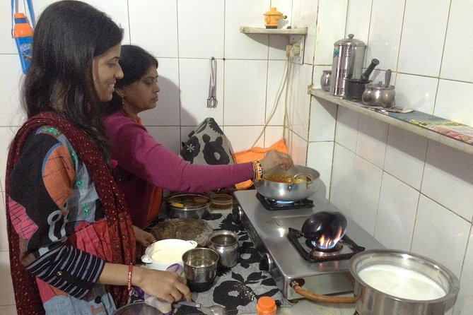 Jaipur Market Tour & Vegetarian Rajasthani Home Cooking Class - Why this Jaipur food experience feels different