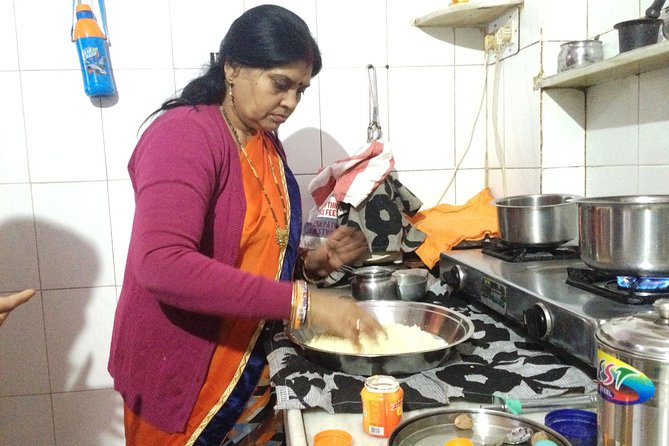 Jaipur Market Tour & Vegetarian Rajasthani Home Cooking Class - Practical details that affect your day