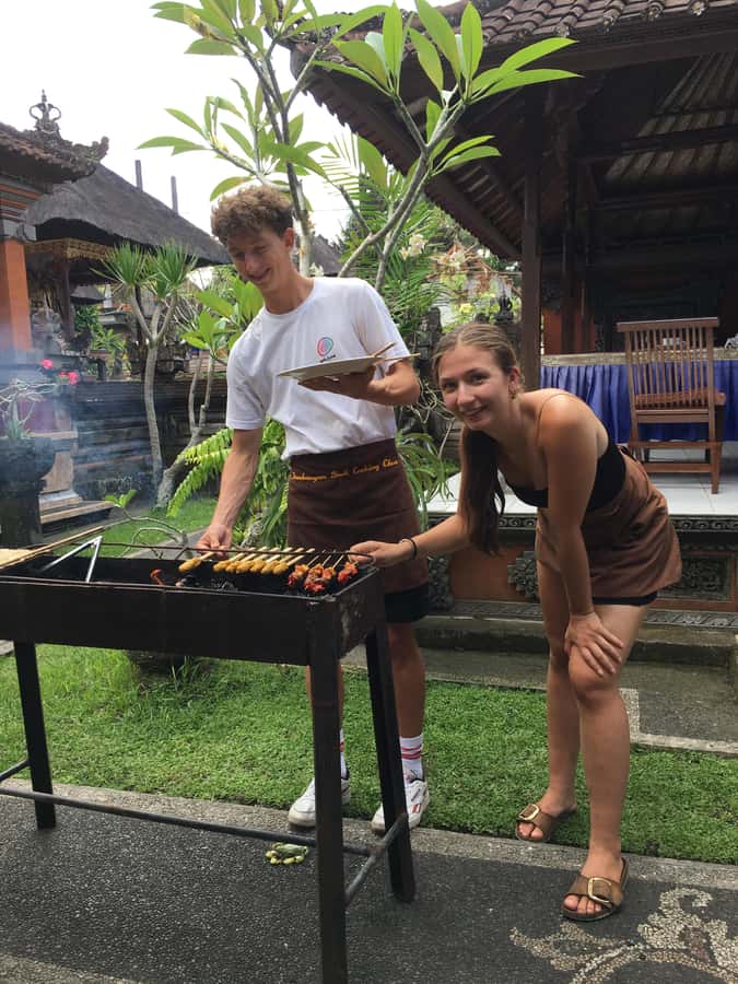Jambangan bali cooking class with morning market tour - Meeting Putu and Entering a Balinese Home