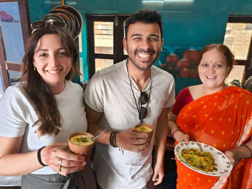 Jodhpur 11 Dishes Cooking Class With REKHA Pick Up & Drop OF - Arriving at Rekha and Rishi’s home