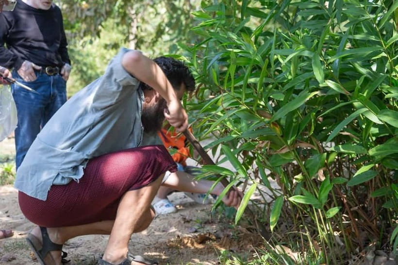 Kampot Countryside: Authentic Khmer Cooking Class - Eating beside the rice fields