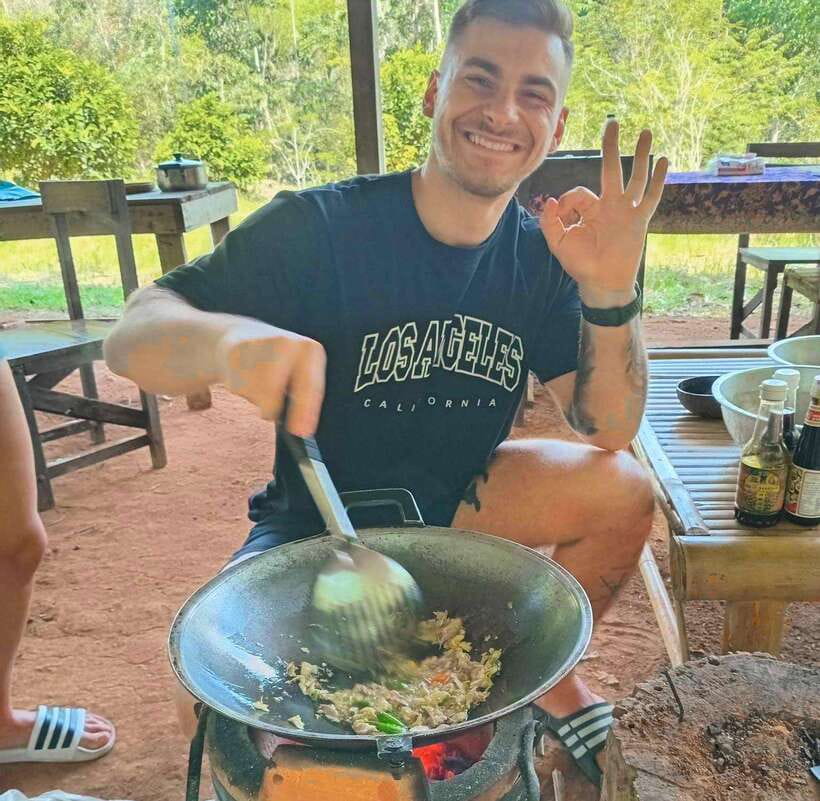 Khao Sok: Private Authentic Jungle Cooking Experience - Eating the meal in the jungle
