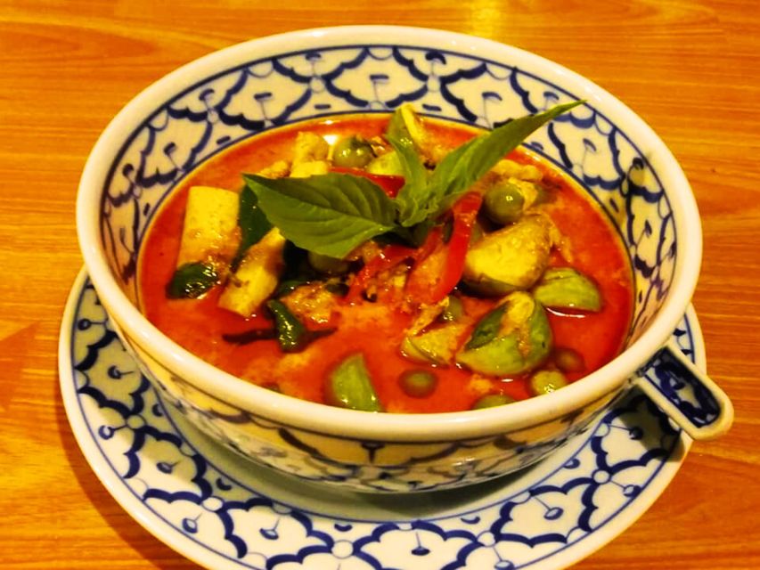 Ko Lanta: Thai Cooking Class with Market Tour and Dinner - The evening class makes a full dinner