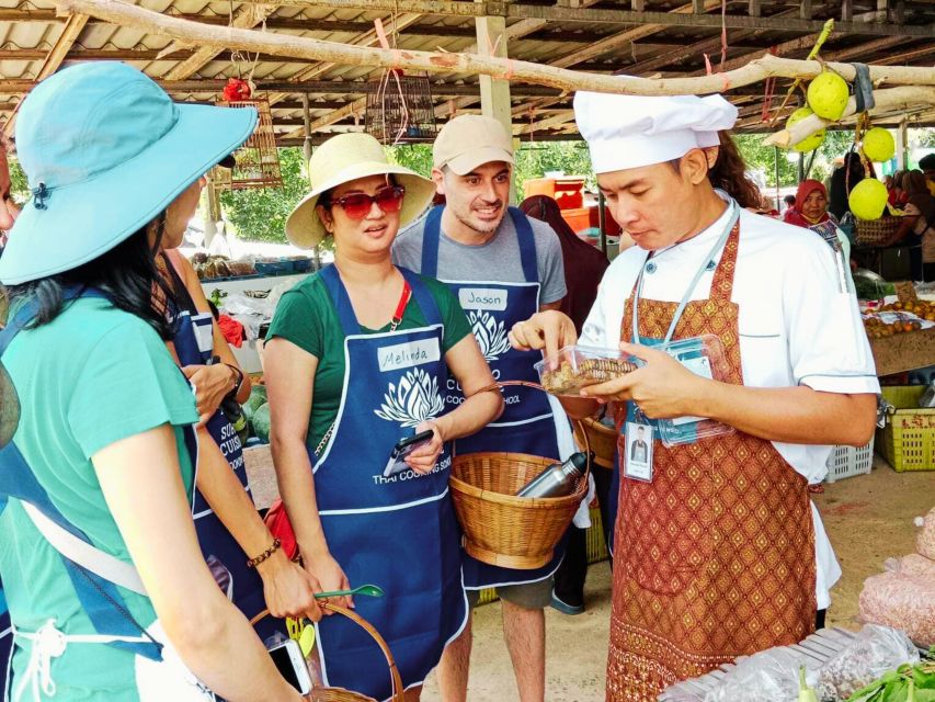 Ko Lanta: Thai Cooking Class with Market Tour and Dinner - Chef Pak’s teaching style helps beginners