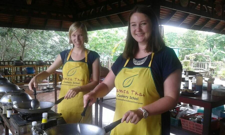 Koh Lanta: Evening Course at Lanta Thai Cookery School - An evening class built around cooking, not watching