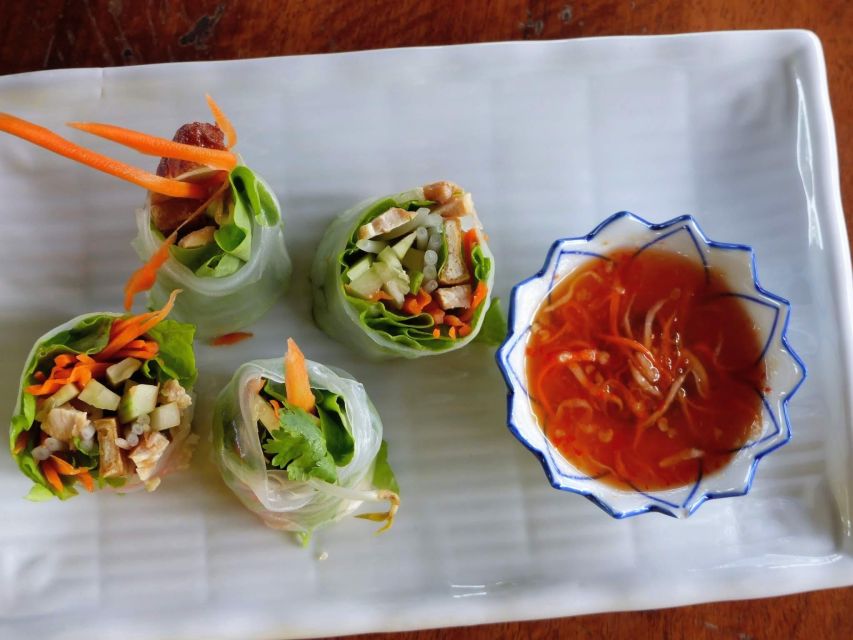 Koh Lanta: Evening Course at Lanta Thai Cookery School - Eating as you go, then packing the rest