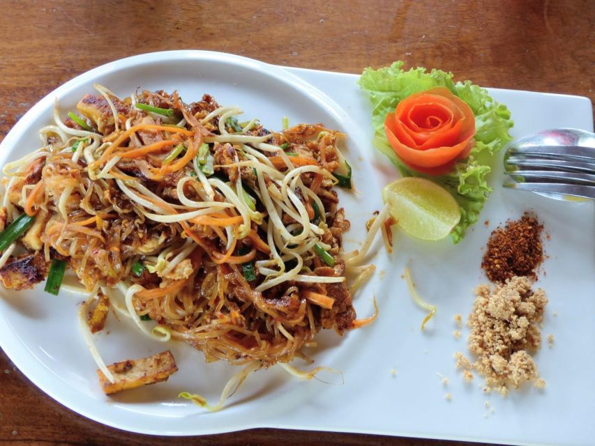 Koh Lanta: Lunch Course at Lanta Thai Cookery School - From Curry Paste to Your Own Lunch