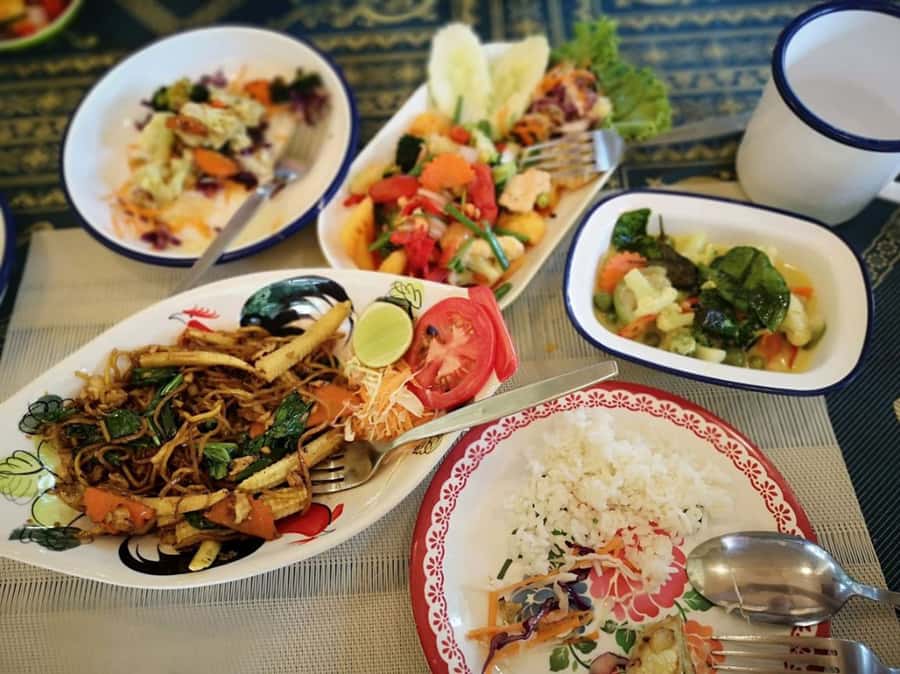 Koh Samui: Thai Cooking Class with Local Market Tour - Choosing three dishes before the market visit