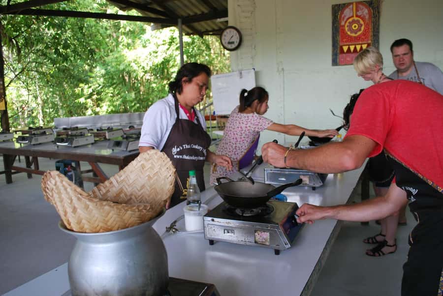 Krabi: Evening Thai Cooking Class at Ya's Cookery - Why this three-hour evening class works well