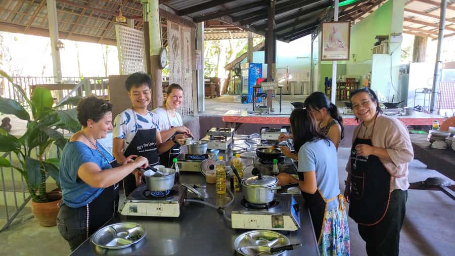 Krabi: Evening Thai Cooking Class at Ya's Cookery - Pickup from Ao Nang and Ao Nam Mao