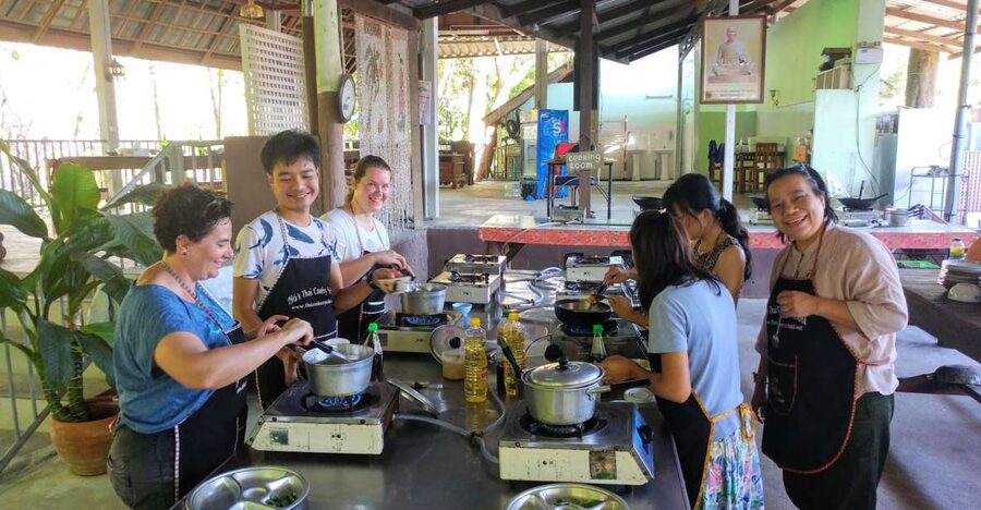 Krabi: Morning/Afternoon Thai Cooking Class at Ya's Cookery - Pickup, timing, and practical planning