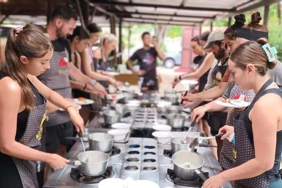 Krabi: Traditional Thai Cooking Class with Local Chef - Meeting the chef and choosing your menu