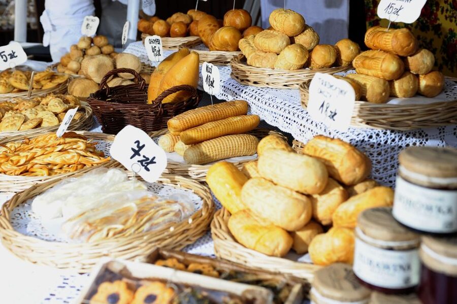 Krakow: Pierogi Home Cooking Class - From Pod Globusem to a Krakow food market