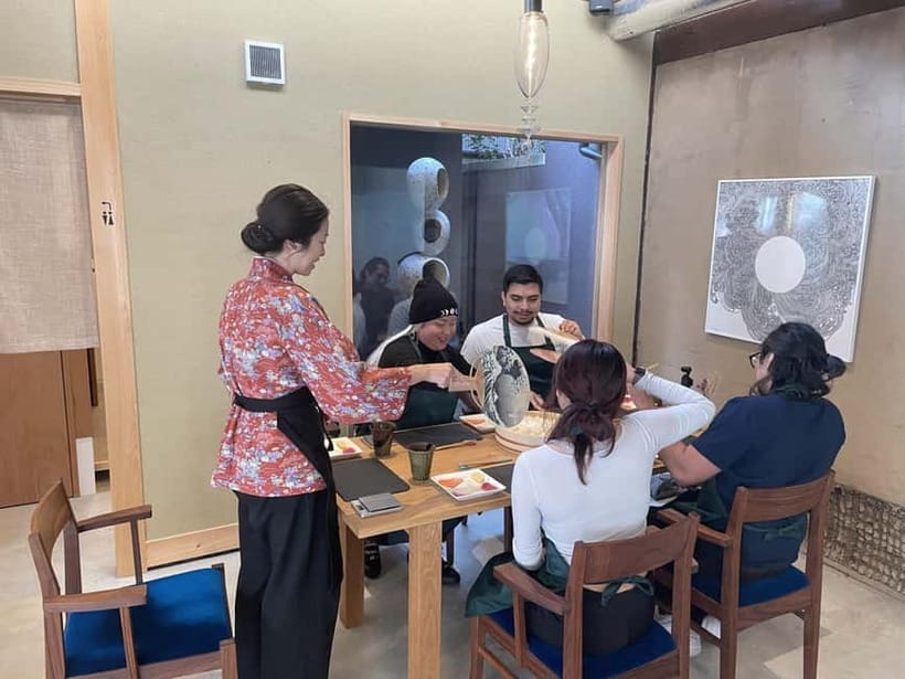 Kyoto: Authentic Sushi Making Cooking Lesson - Kana’s teaching style and the cultural conversation
