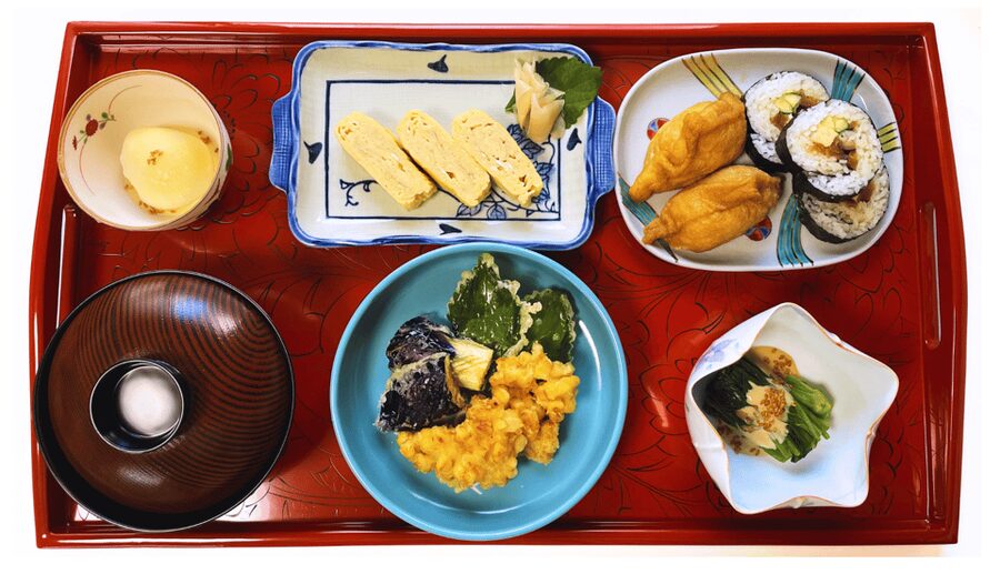 Kyoto Home Cooking Class ＆Supermarket tour near Fushimiinari - Eating what you made in a garden-view room