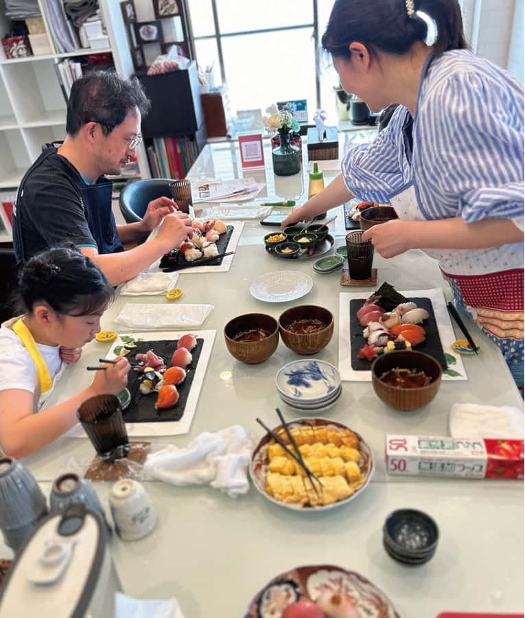 Kyoto: Learn Sushi at cooking studio with 20 years history - Starting with dashi and Japanese food culture