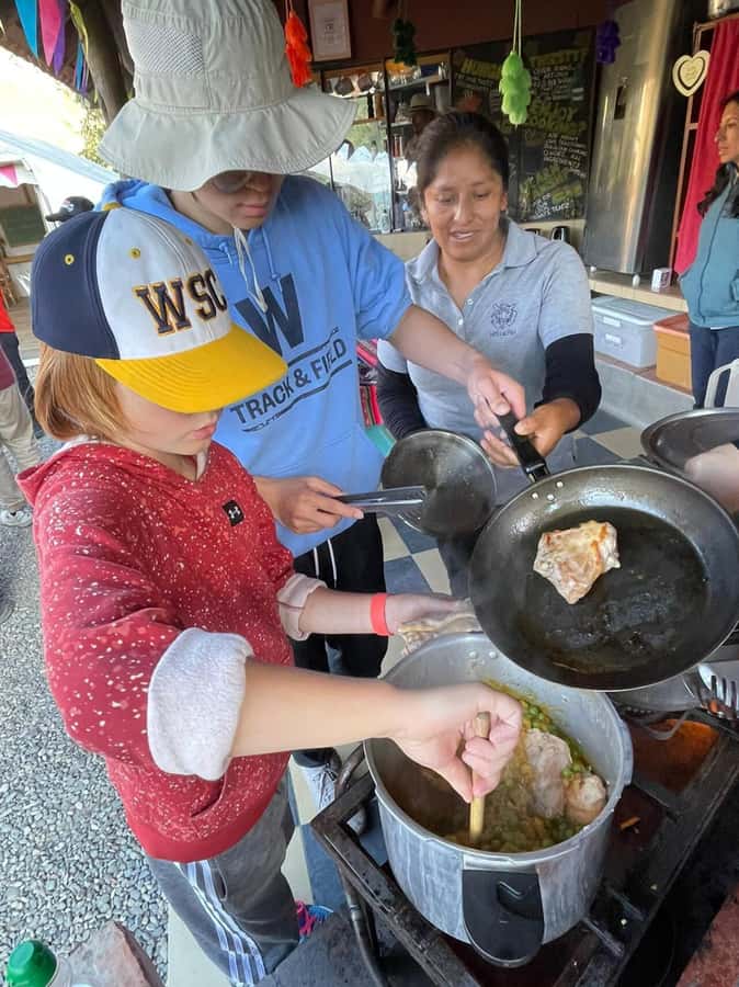 La Paz: Bolivian Cooking Class - Cooking in the open air at Colibri Camping