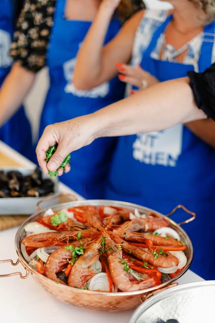 Lagos: Market Tour and Cataplana Cooking Class - Timing, languages, and booking flexibility