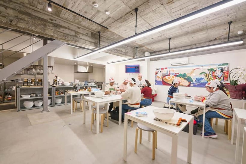 Lake Kawaguchiko: Ramen Cooking Class with Souvenir - Teaching Style and Language