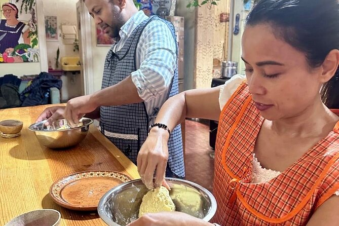 Learn to Cook Mexican Bread - Mexican hot chocolate with high-cacao flavor