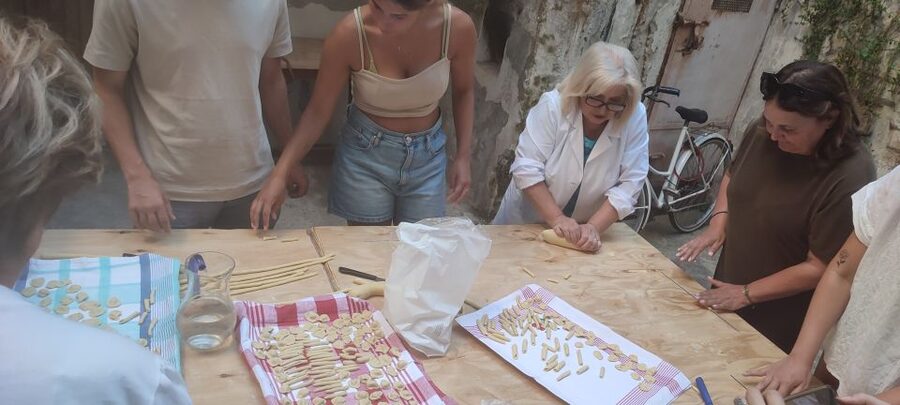 Lecce: Pasta Making Class in 1400s-Era Courtyard with Wine - How the group size affects the evening