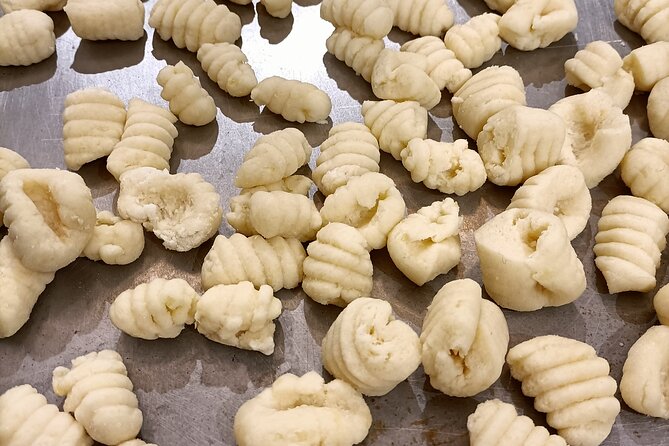 Lezione di Cucina : Pasta Fresca - Tagliatelle with butter, sage, and Parmesan