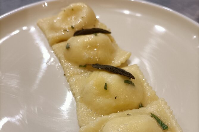 Lezione di Cucina : Pasta Fresca - A possible pasta-factory or mozzarella visit