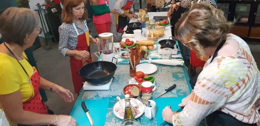 Local cooking class in Cordoba. Hands on: Salmorejo - The one-hour class, step by step